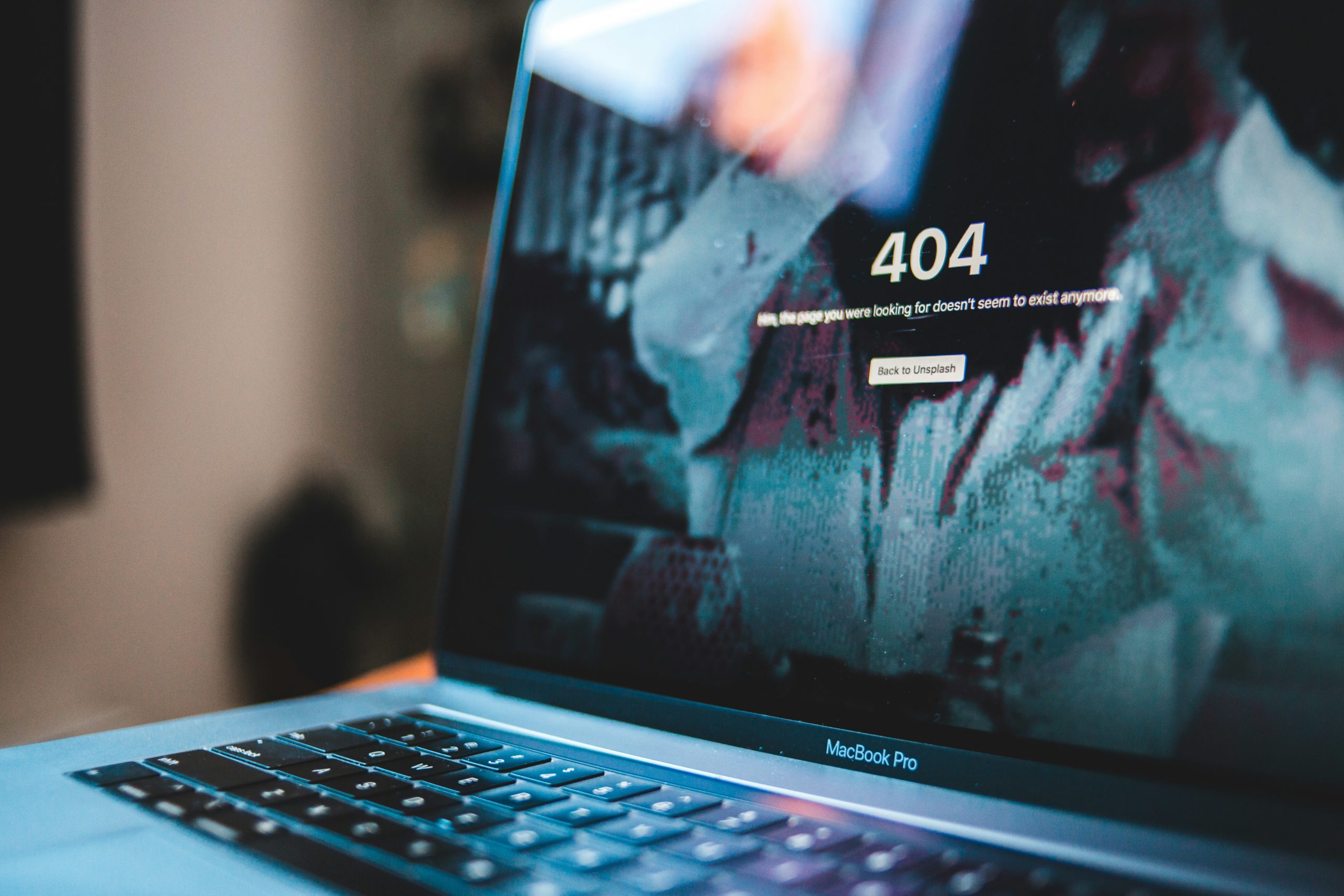 laptop with 404 image